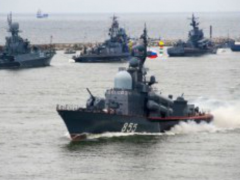 Российские корабли на Каспии отработали тактику ведения морского боя
