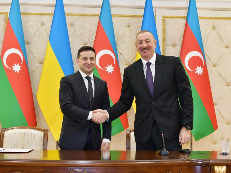 Зеленский предложил Алиеву провести саммит Украина - Азербайджан - Турция