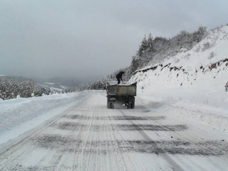 Внимание водителям: Некоторые дороги в Армении закрыты из-за погодных условий