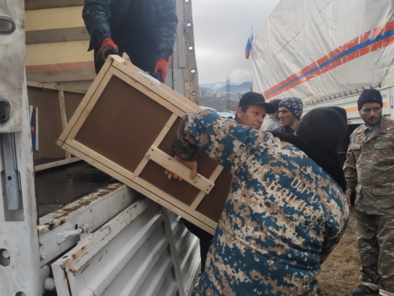 Ռուսաստանի ԱԻՆ-ը մարդասիրական օգնության խմբաքանակ է տեղափոխել Ղարաբաղ