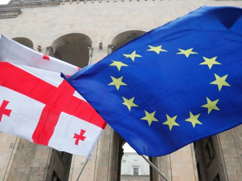 Грузия введет штраф за повреждение флагов ЕС и стран-партнеров