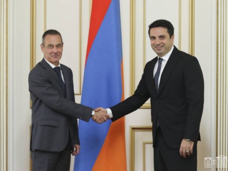 Ален Симонян обсудил с представителем МККК проблему армянских пленных в Азербайджане