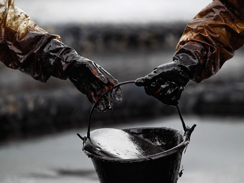 Опрошенные Bloomberg аналитики не исключают падения цен на нефть до $5 за баррель