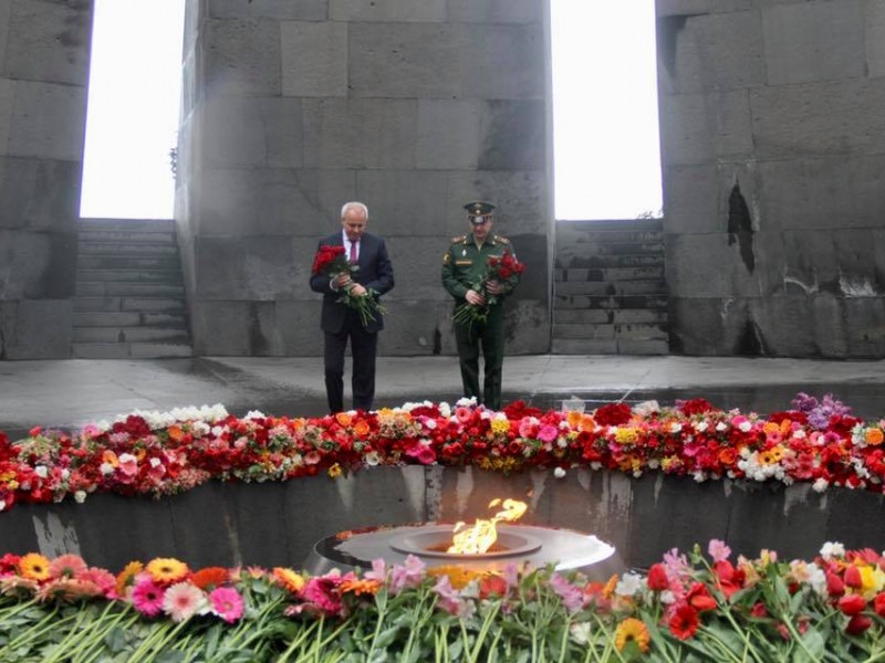 Посол РФ в Армении Сергей Копыркин почтил память жертв геноцида армян
