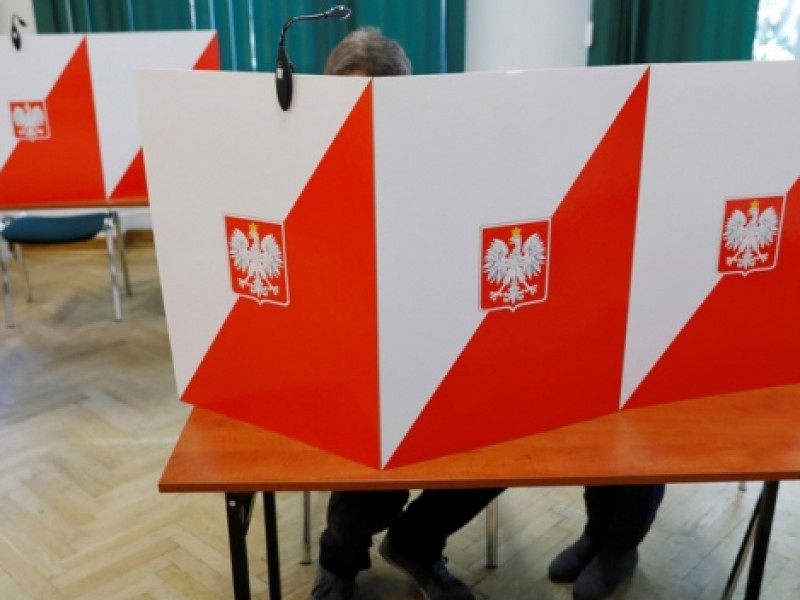 Во второй тур президентских выборов в Польше вышли действующий президент и мэр Варшавы
