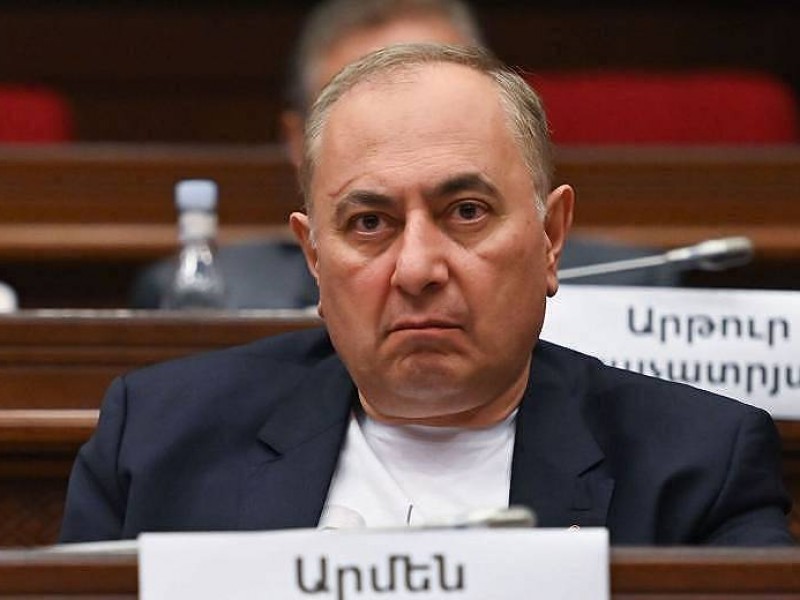 Армен Чарчян сложил с себя депутатский мандат