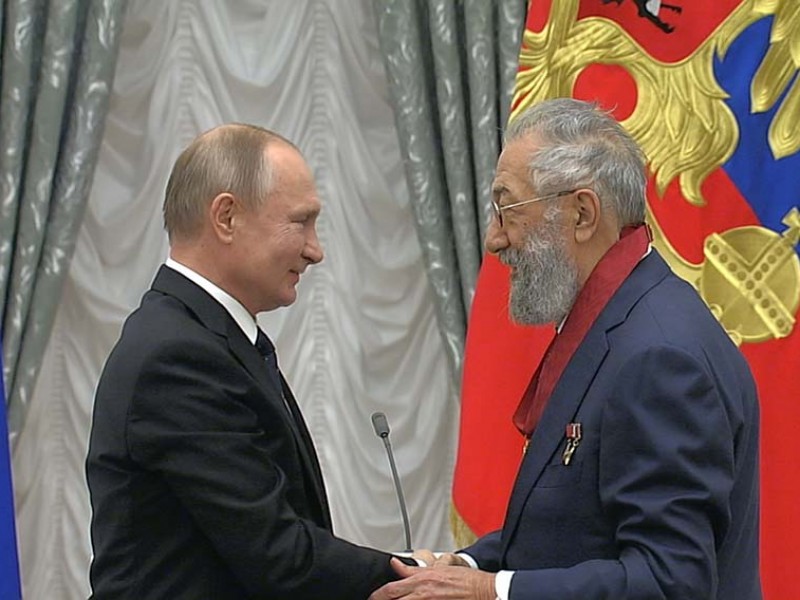 Путин присвоил Артуру Чилингарову почетное звание заслуженного географа России 