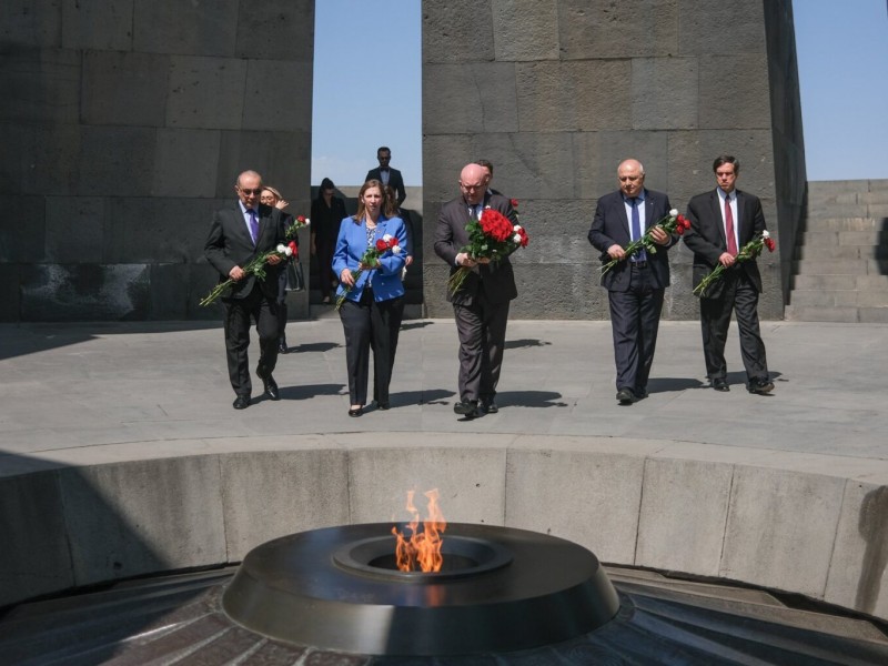 И.о. помощника госсекретаря США Филип Рикер посетил мемориал жертв Геноцида армян