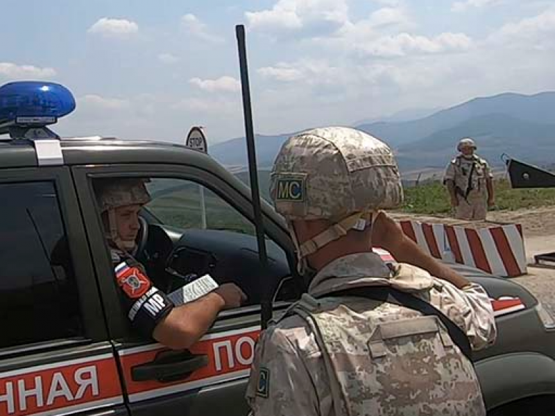 Миротворцы обеспечили безопасность передвижения гражданского транспорта в Карабахе
