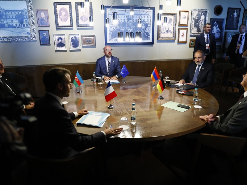 Пашинян и Алиев обсудили мирное соглашение,Карабах, коммуникации и делимитацию границы