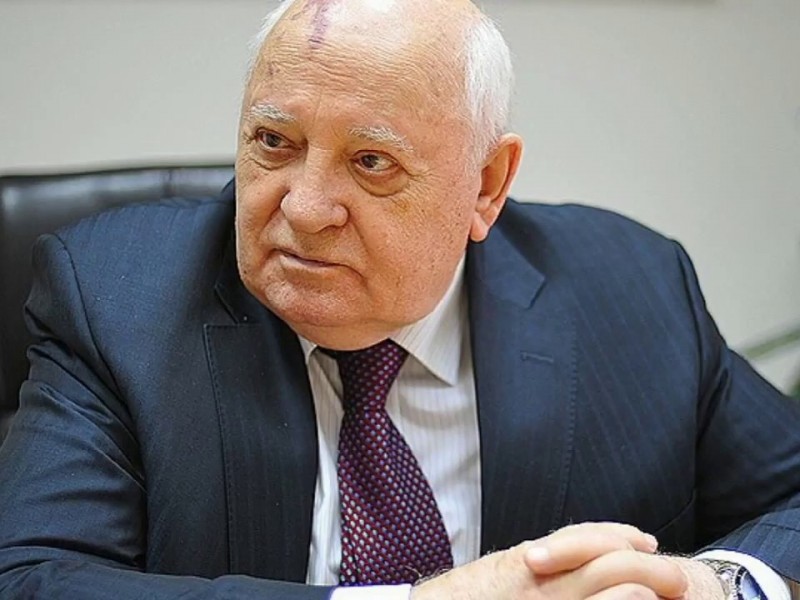 Горбачев призвал Запад отказаться от попыток изолировать Россию