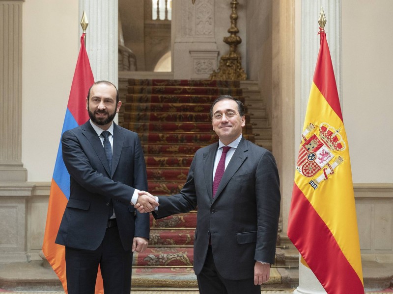 Стали известны подробности встречи глав МИД Армении и Испании