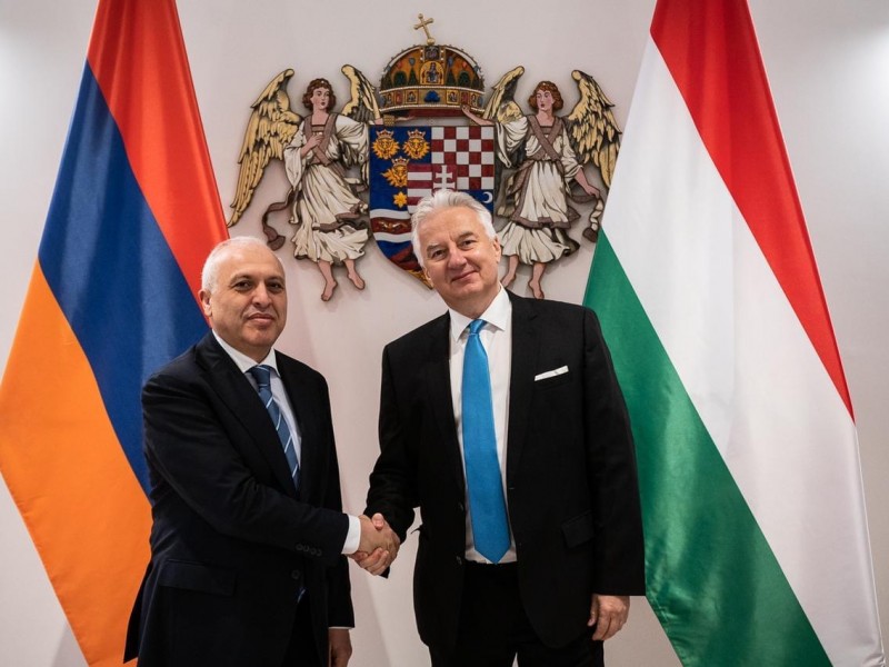 Посол Армении в Грузии провёл переговоры в Будапеште с вице-премьером Венгрии 