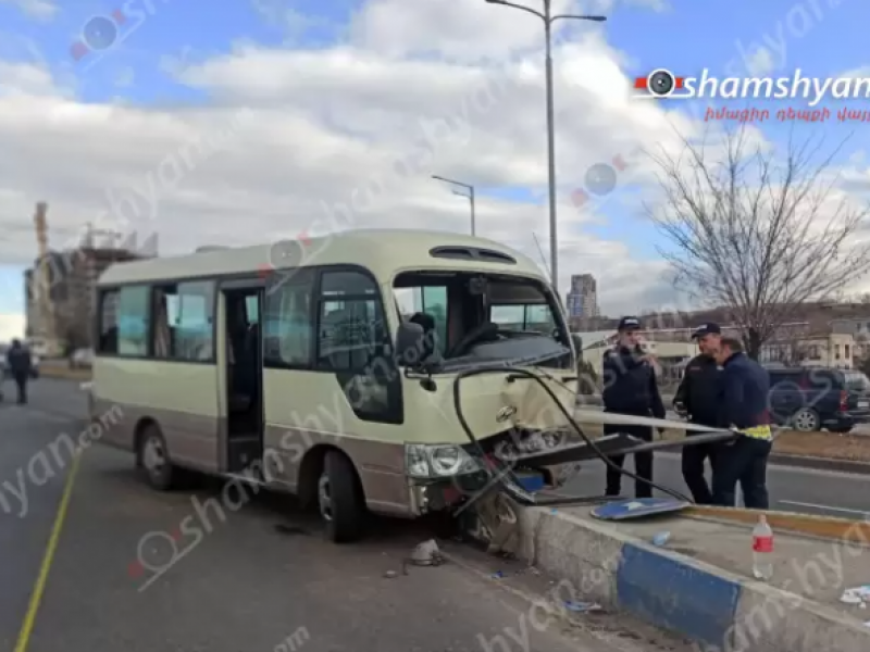 Վարչապետի աշխատակիցներին տեղափոխող ավտոբուսը վթարի է ենթարկվել. 13 մարդ տուժել է