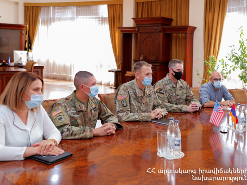 В МЧС Армении приняли делегацию Управления военного сотрудничества посольства США