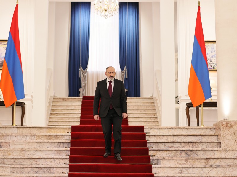 Пашинян высказался за политический диалог между Степанакертом и Баку