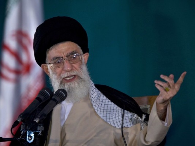 Али Хаменеи: Иран будет обсуждать с США только ядерное соглашение