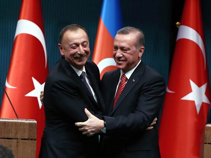 Алиев поздравил Эрдогана с победой его партии на муниципальных выборах Турции 