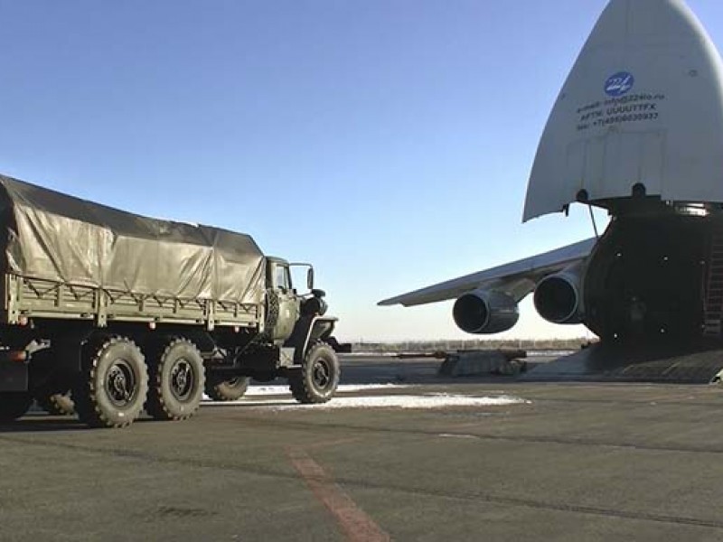 За прошедшие сутки самолеты Минобороны России выполнили  20 рейсов в Армению 