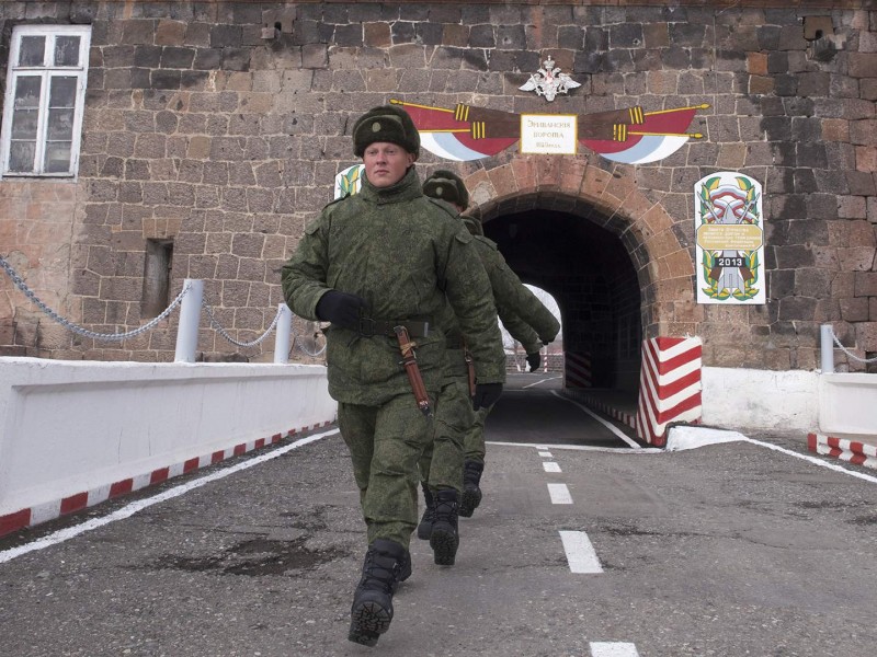 Лавров: рассуждения о целесообразности военной базы РФ в Армении вредны