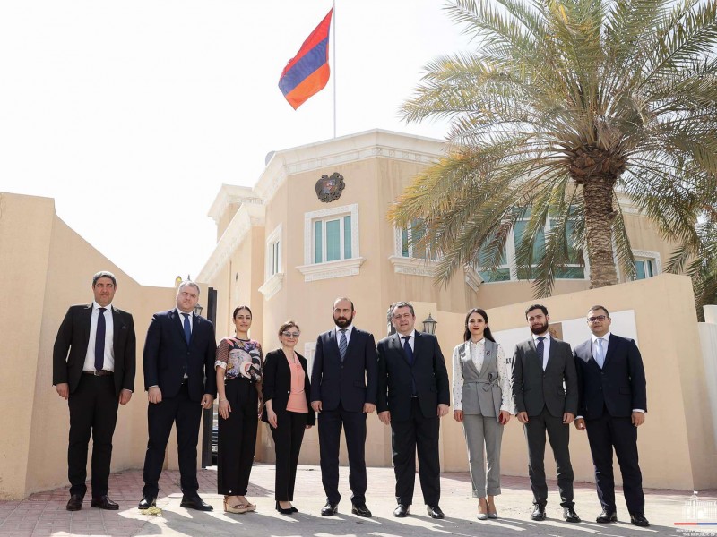 Глава МИД Армении представил сотрудникам Армянского посольства итоги визита в Катар