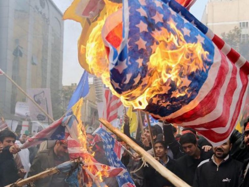 Иранцы вышли на антиамериканские демонстрации