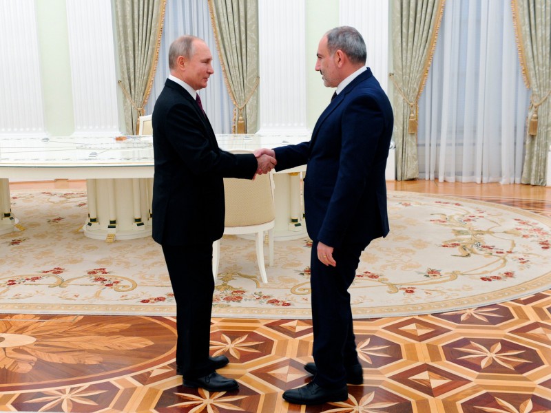 Кремлю известно о причинах отсутствия Пашиняна на саммите СНГ - помощник президента РФ