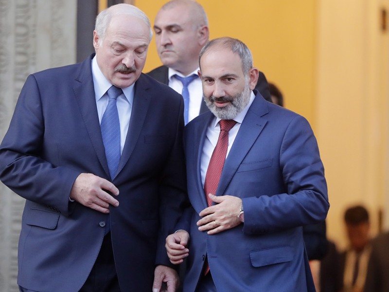 Состоялся телефонный разговор Лукашенко с Пашиняном