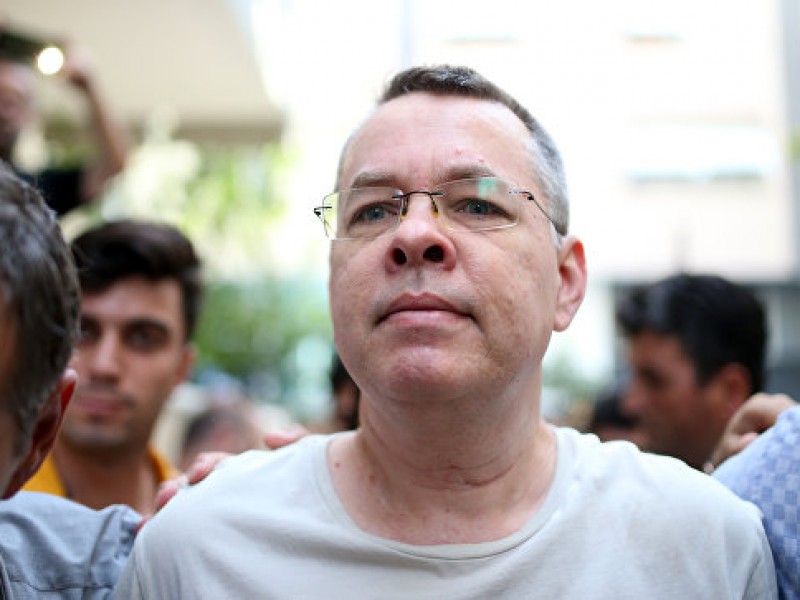 Турецкий суд отказался освобождать пастора Брансона из-под домашнего ареста