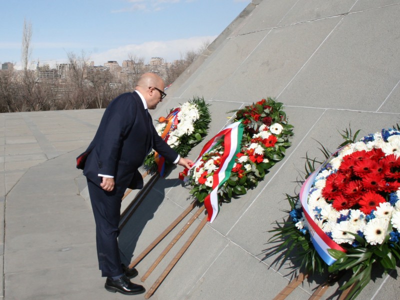 Министр культуры Италии посетил Мемориал памяти жертв Геноцида армян
