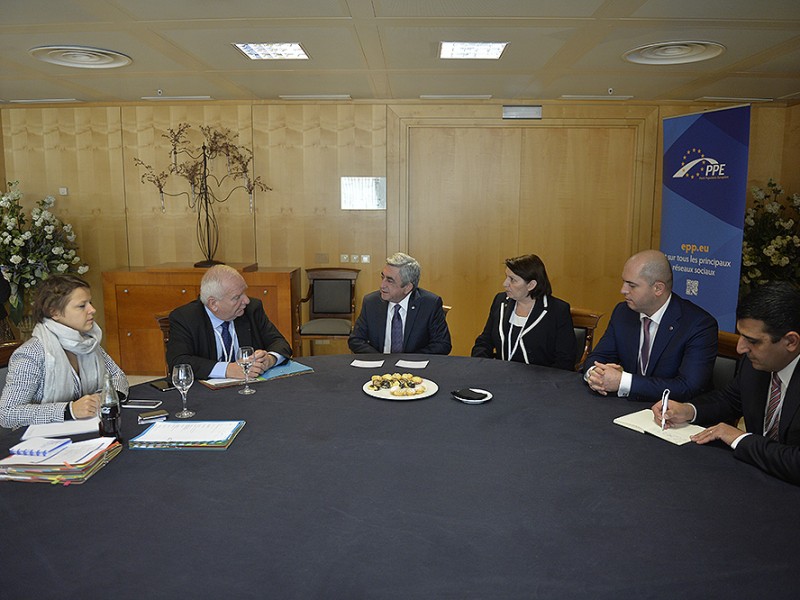 Սերժ Սարգսյանը քննարկել է ԵԺԿ նախագահի հետ ԵՄ-Հայաստան հարաբերությունները 