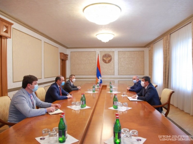 Президент Арцаха и секретарь Совбеза Армении обсудили вопросы в сфере безопасности