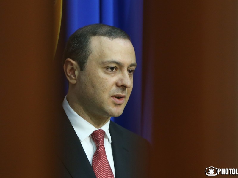 Секретарь СБ Армении обсудил с Луисом Боно ситуацию в Арцахе