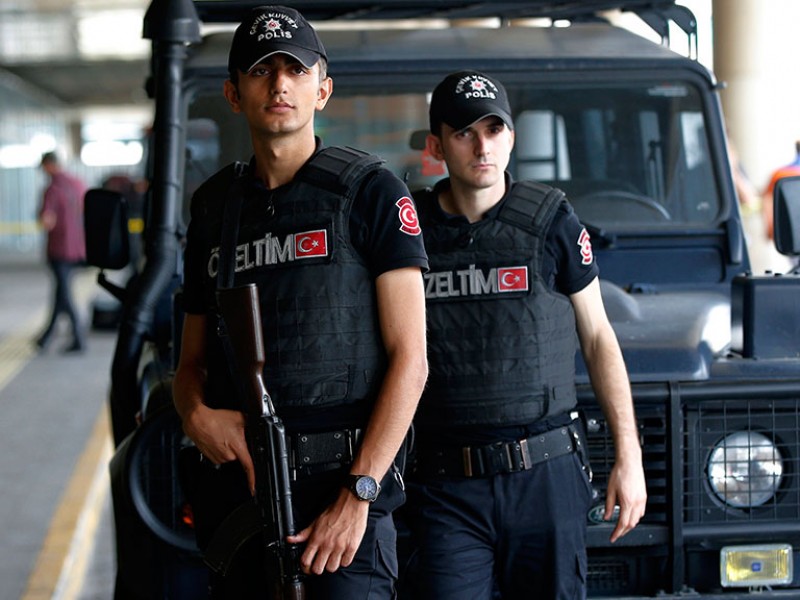 В Турции задержано около 50 военнослужащих за связи с Гюленом