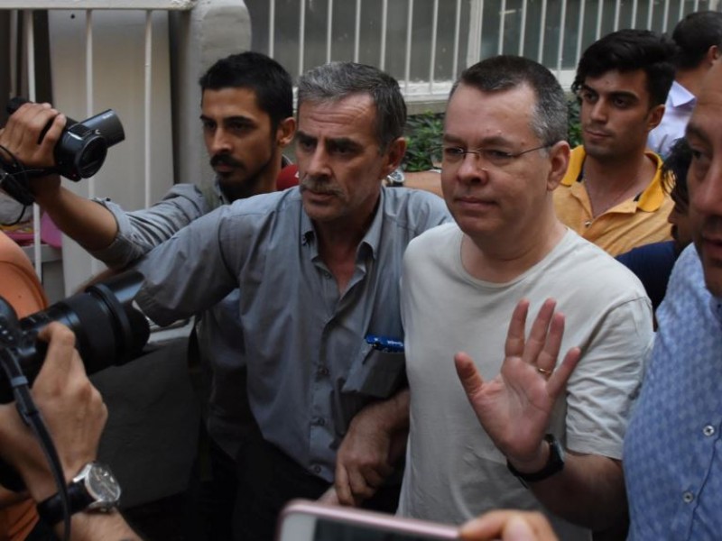 Турецкий суд перевёл американского пастора под домашний арест