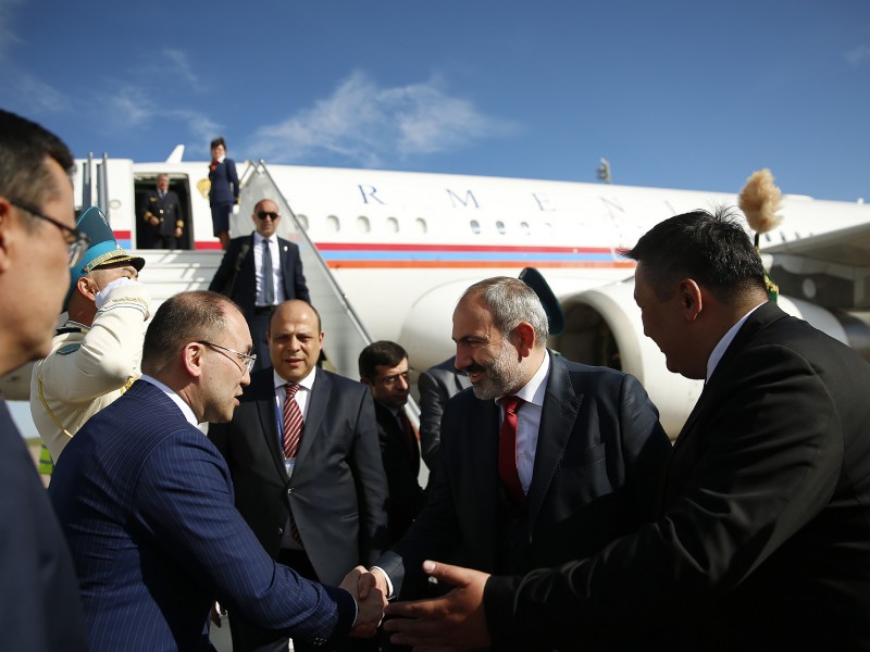 Օդանավակայանից ուղեւորվել է Նազարբաևի հետ հանդիպման. Մեկնարկել է վարչապետի այցը Ղազախստան