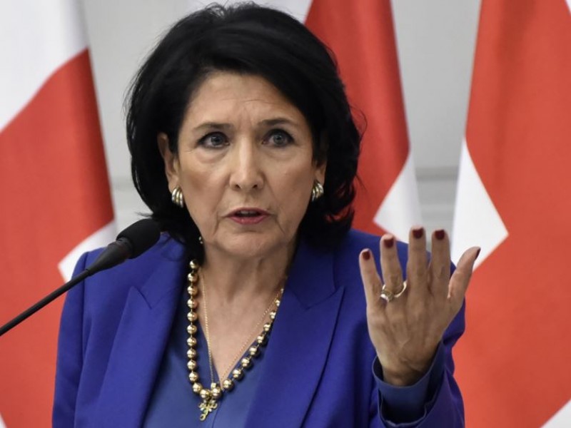 Президент Грузии отказалась общаться на русском с азербайджанцами  