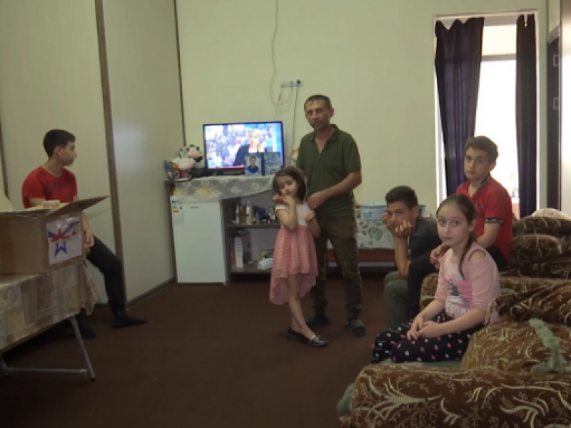Миротворцы провели адресную гуманитарную помощь вынужденным переселенцам в Карабахе