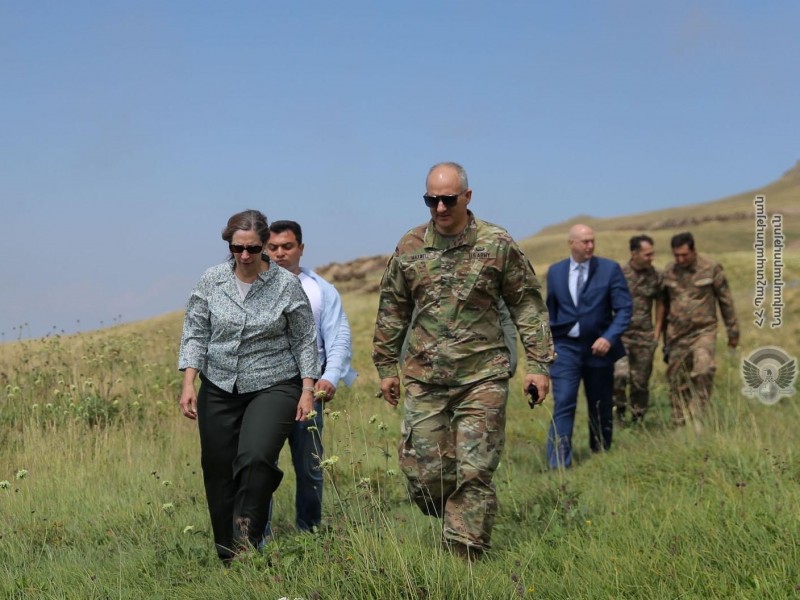 США призывают Армению и Азербайджан вернуться к переговорам под эгидой МГ ОБСЕ - посол