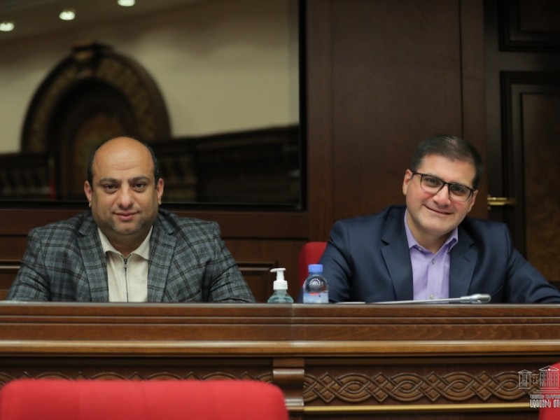 В парламенте Армении призвали принять резолюцию по Арцаху