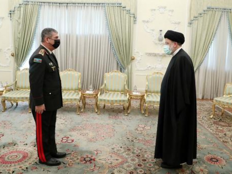 Президент Ирана принял министра обороны Азербайджана