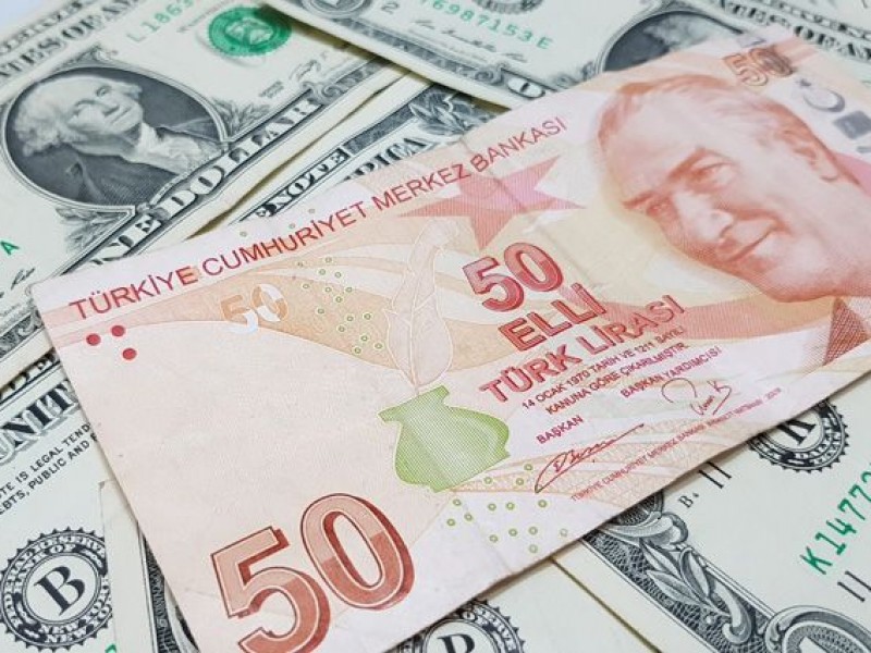 Валюта Турции упала до рекордного уровня — 19,02 лиры за доллар США