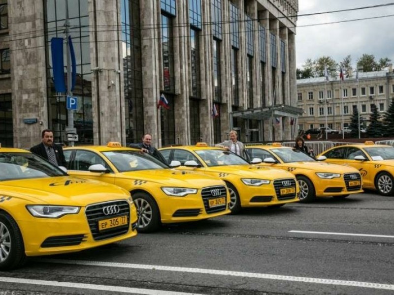 В Москве отключат от сети таксистов с иностранными водительскими правами