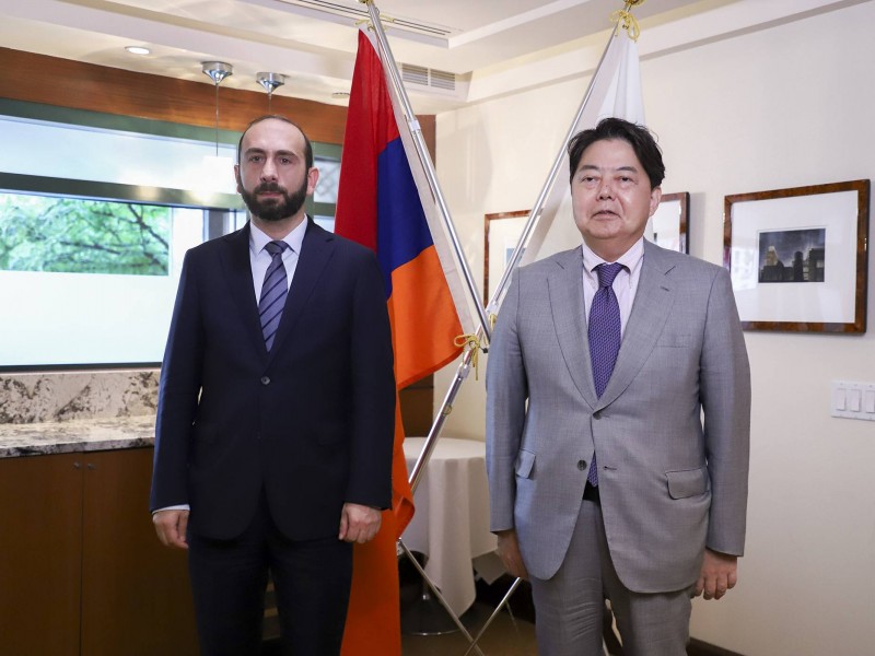 Глава МИД РА представил своему японскому коллеге подробности азербайджанской агрессии