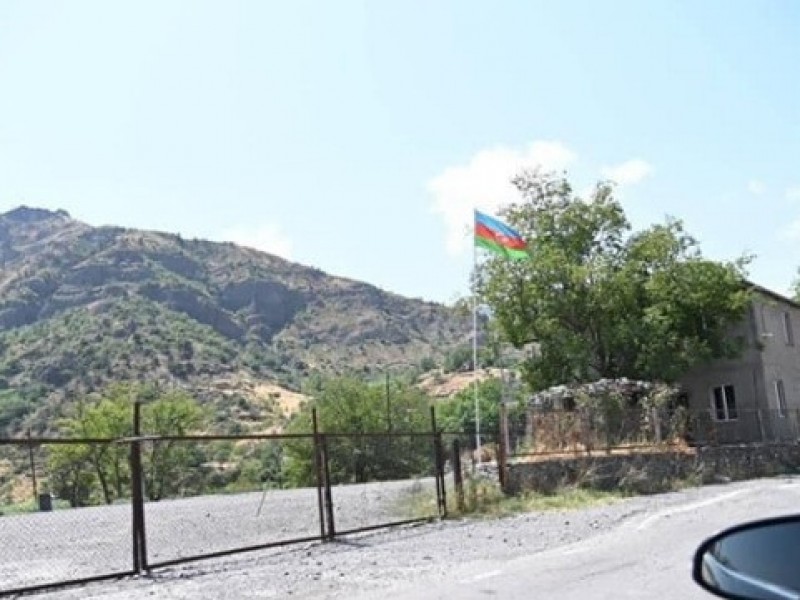 Азербайджан определил местоположение двух новых КПП на границе с Арменией