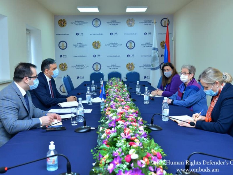 Омбудсмен Армении представил послу ЕС факты о зверствах Азербайджана