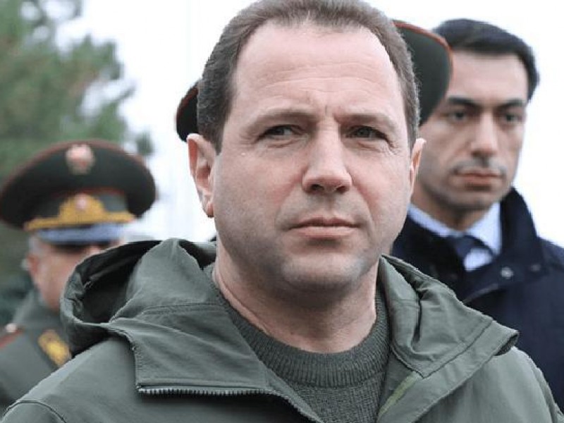 Бывший министр обороны Армении продолжает требовать открытого судебного процесса