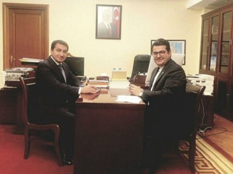 Помощник президента Азербайджана обсудил с послом Ирана двусторонние отношения 