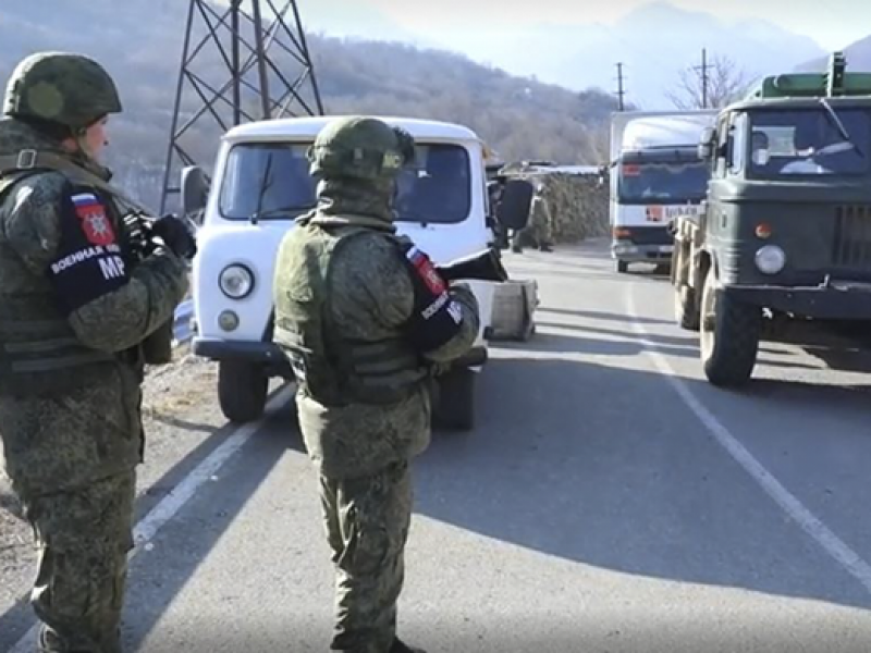 Российские миротворцы обеспечили безопасный транзит азербайджанских колонн с гумгрузом 
