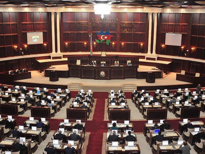 Парламент Азербайджана принял решение о введении военного положения 